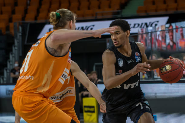 队友形成良 队友形成良