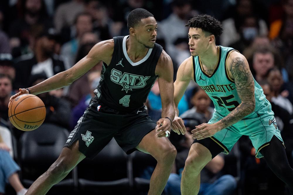 埃泽同时出 埃泽同时出